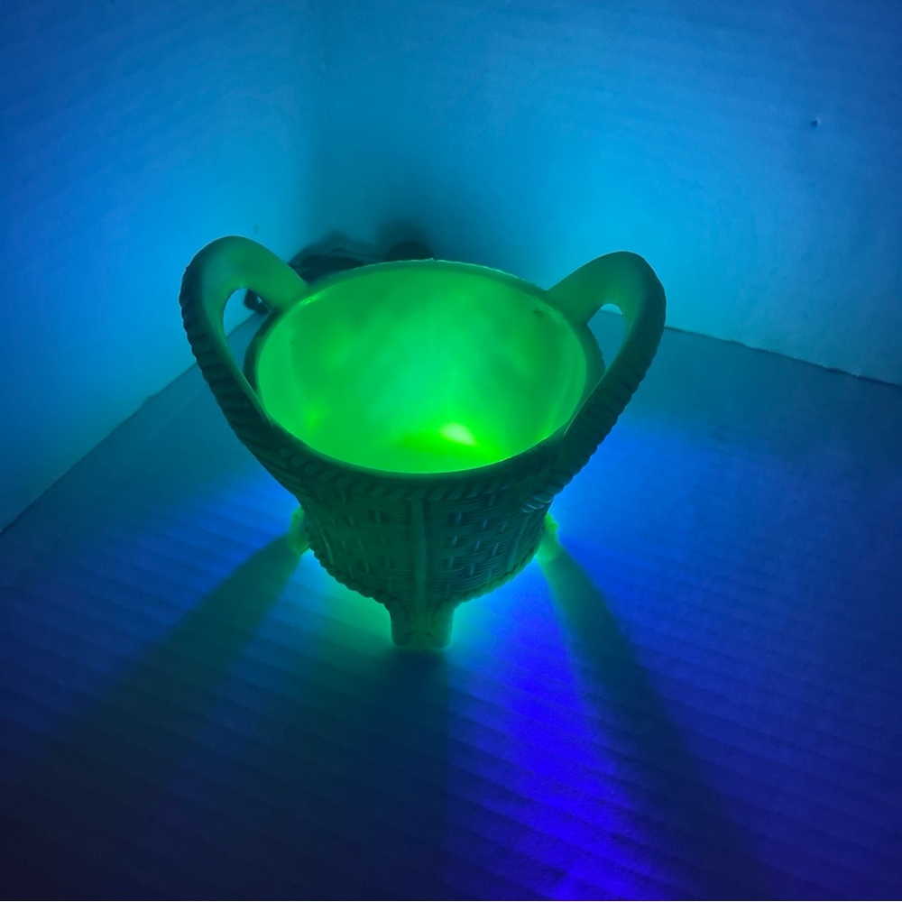 Northwood vintage antique bushel Basket Bowl. It glows, uranium
